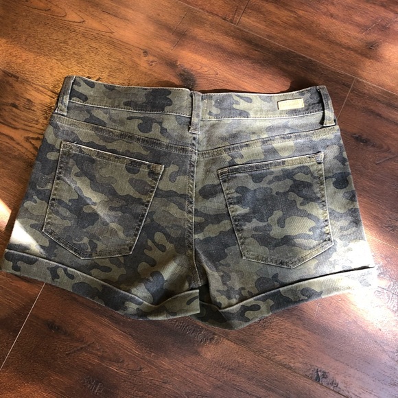 Camo shorts - Picture 2 of 3
